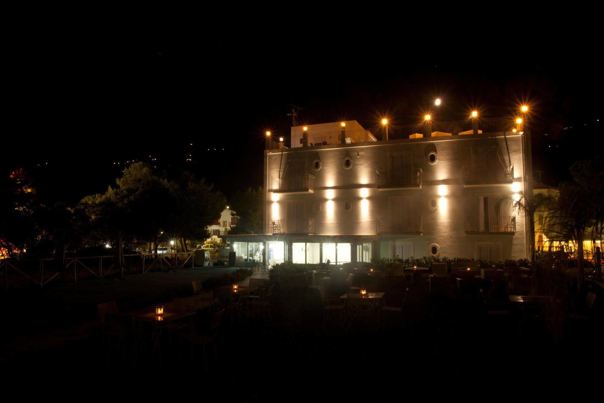Hotel Yachting Club Mare Gioiosa Marea Esterno foto
