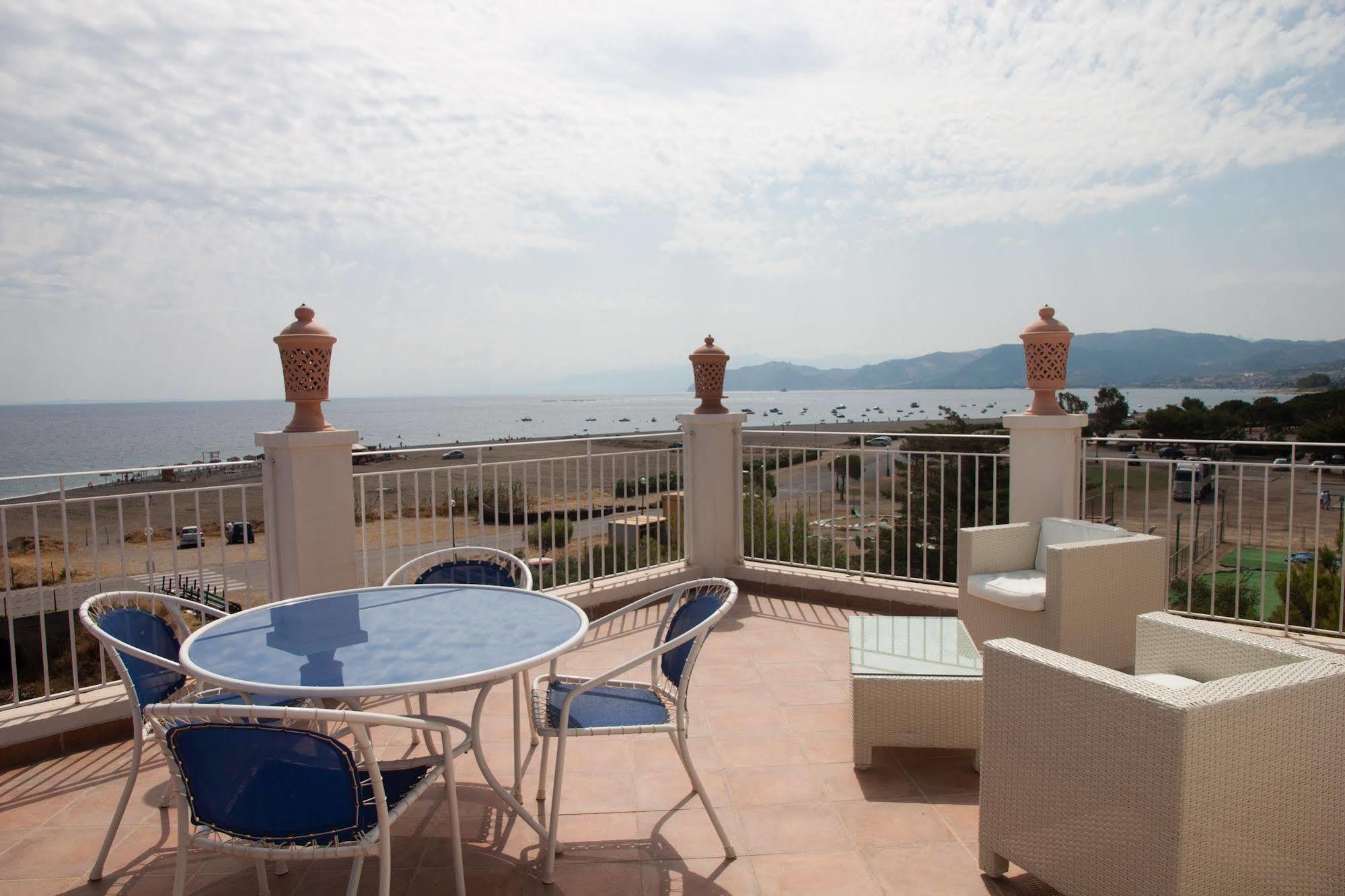 Hotel Yachting Club Mare Gioiosa Marea Esterno foto