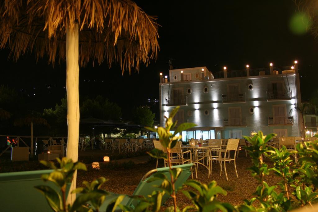 Hotel Yachting Club Mare Gioiosa Marea Esterno foto